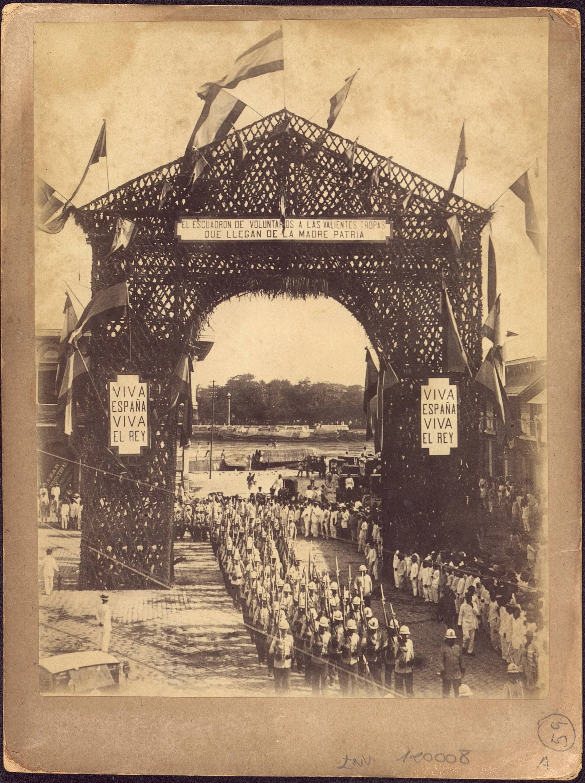 Desfile de tropas españolas en Manila en 1896