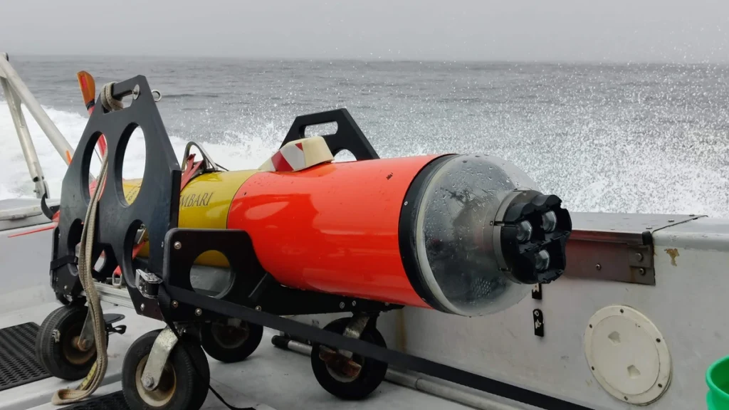 Vehículo submarino autónomo LRAUV Triton a bordo del R/V Paragon